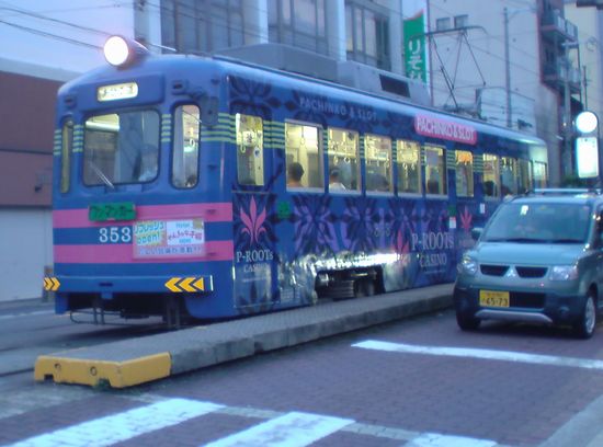 阪堺電軌の電車。住吉大鳥居前
